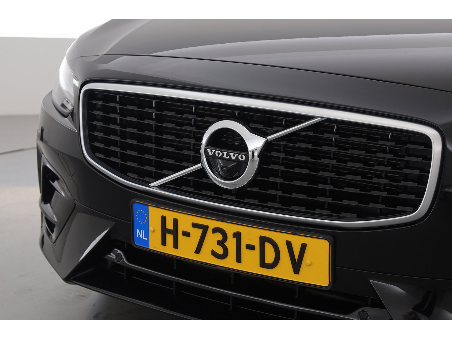 Volvo V90 2.0 T5 R-Design Polestar | Rijklaar | Bowers & Wilkins | Trekhaak | Standkachel | Head-up | 360 camera | 4x stoel + stuurverwarming |