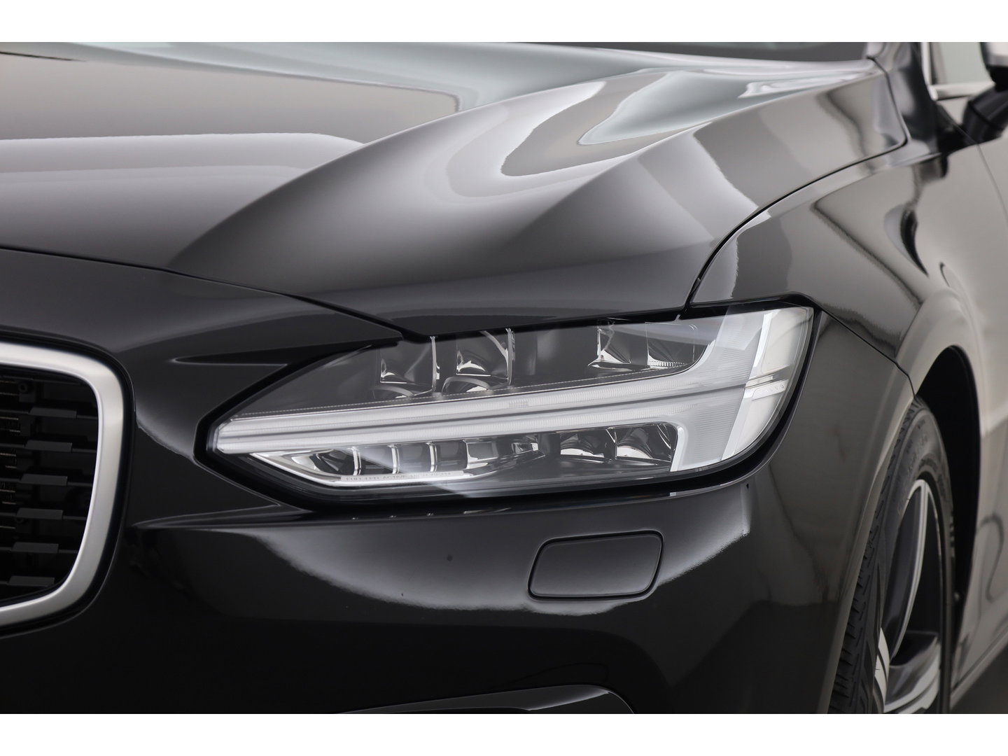 Volvo V90 2.0 T5 R-Design Polestar | Rijklaar | Bowers & Wilkins | Trekhaak | Standkachel | Head-up | 360 camera | 4x stoel + stuurverwarming |