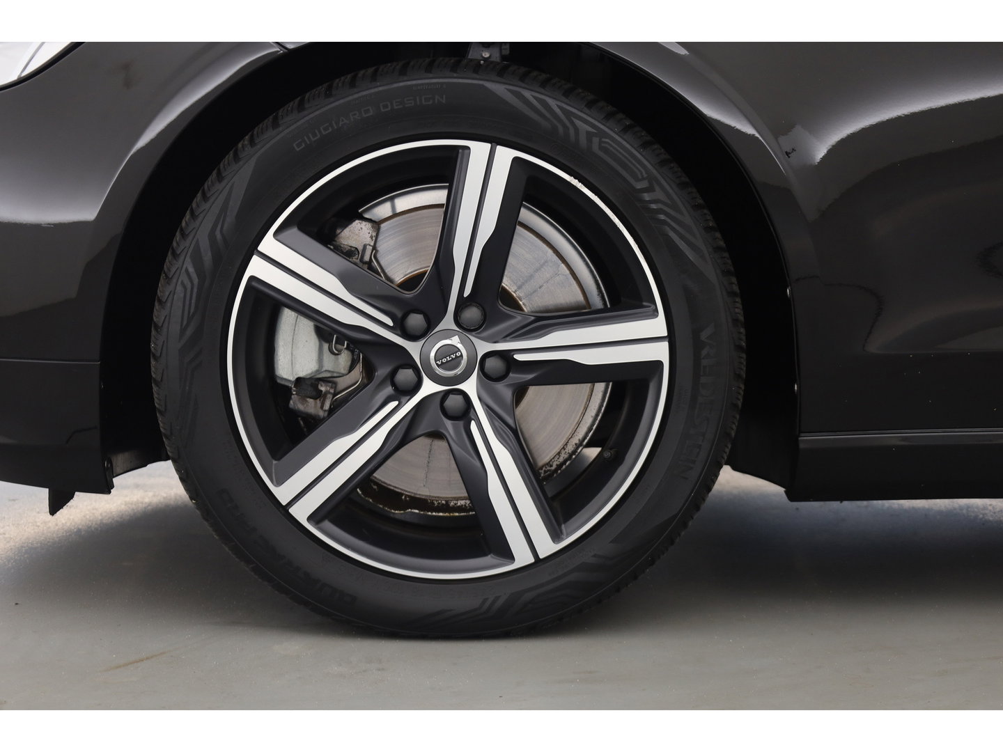 Volvo V90 2.0 T5 R-Design Polestar | Rijklaar | Bowers & Wilkins | Trekhaak | Standkachel | Head-up | 360 camera | 4x stoel + stuurverwarming |
