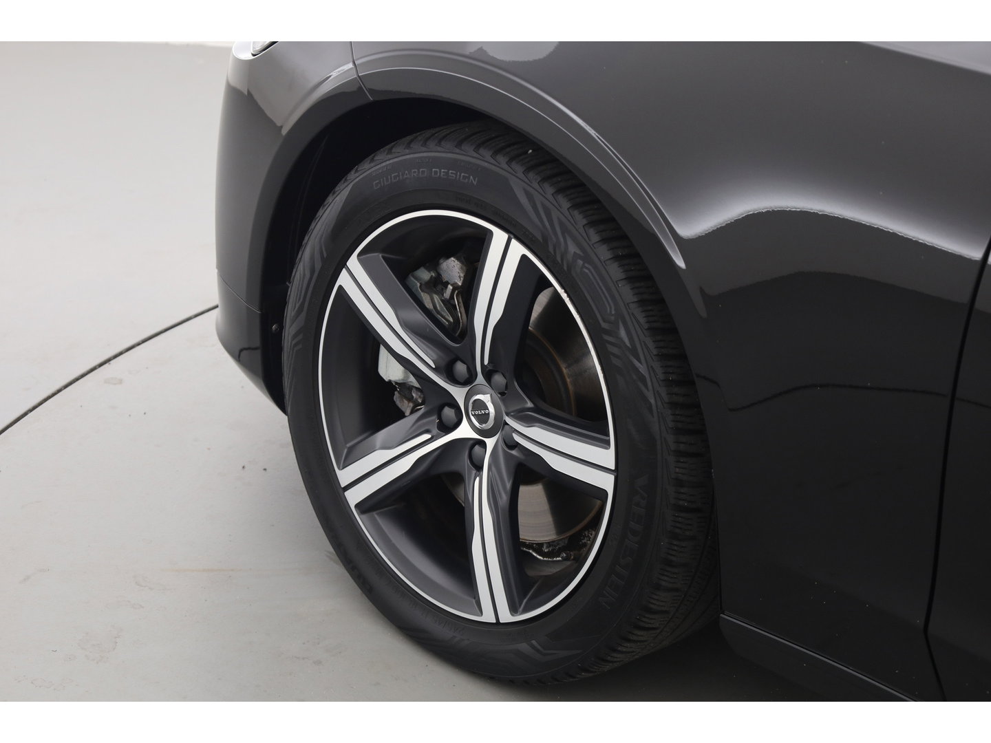 Volvo V90 2.0 T5 R-Design Polestar | Rijklaar | Bowers & Wilkins | Trekhaak | Standkachel | Head-up | 360 camera | 4x stoel + stuurverwarming |