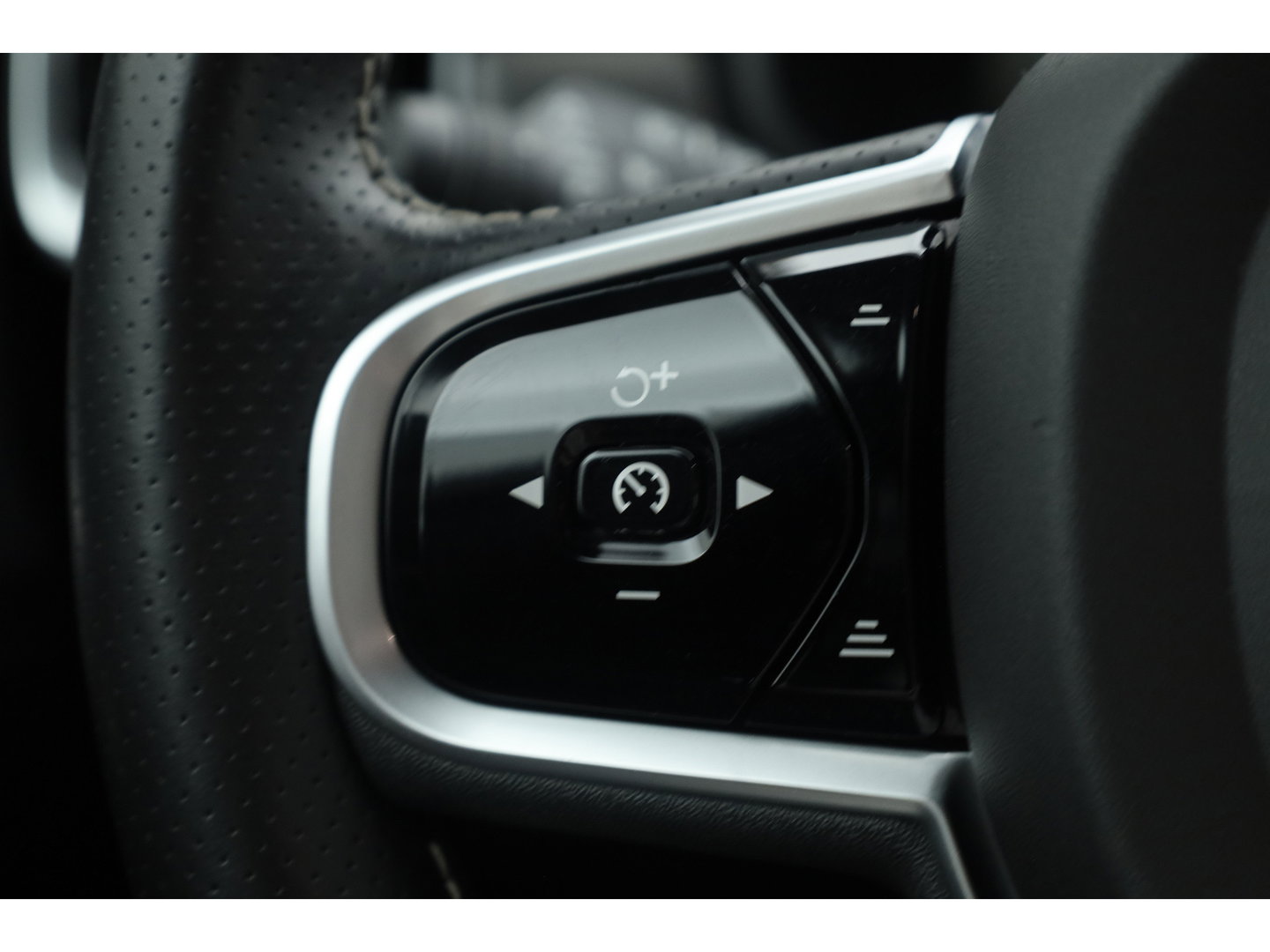 Volvo V90 2.0 T5 R-Design Polestar | Rijklaar | Bowers & Wilkins | Trekhaak | Standkachel | Head-up | 360 camera | 4x stoel + stuurverwarming |