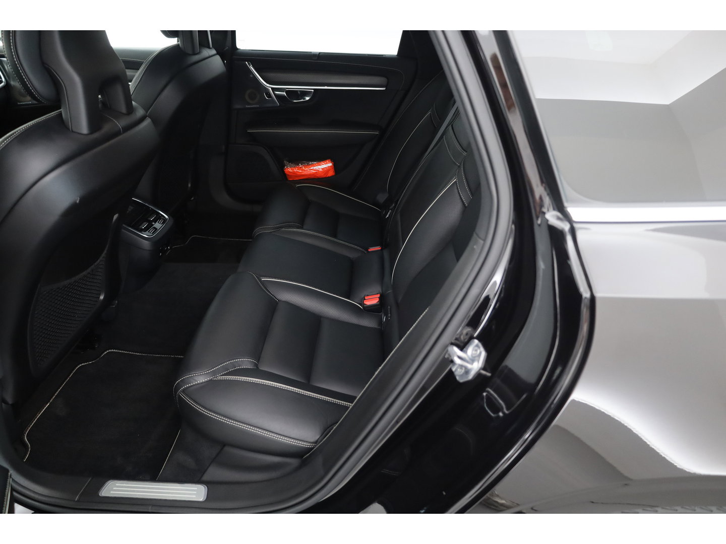 Volvo V90 2.0 T5 R-Design Polestar | Rijklaar | Bowers & Wilkins | Trekhaak | Standkachel | Head-up | 360 camera | 4x stoel + stuurverwarming |
