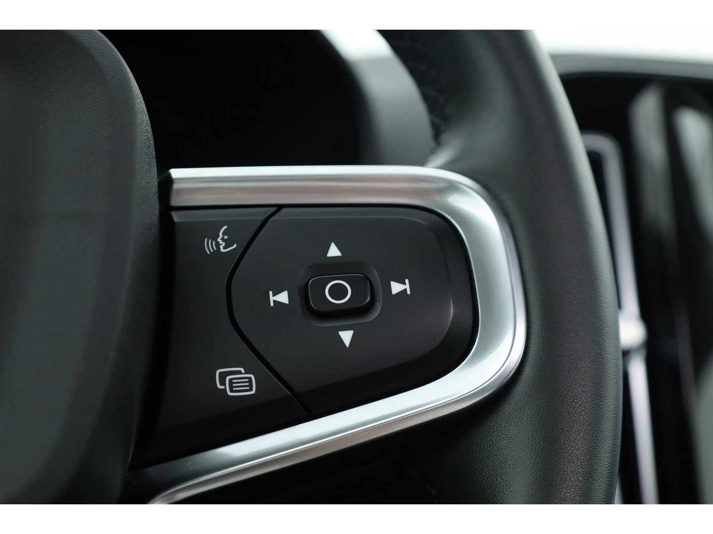 Volvo XC40 1.5 T4 211PK Recharge Inscription | Rijklaar | Pano-dak | 360 camera | Leer | Adaptieve Cruise | Stoel + stuurverw. |