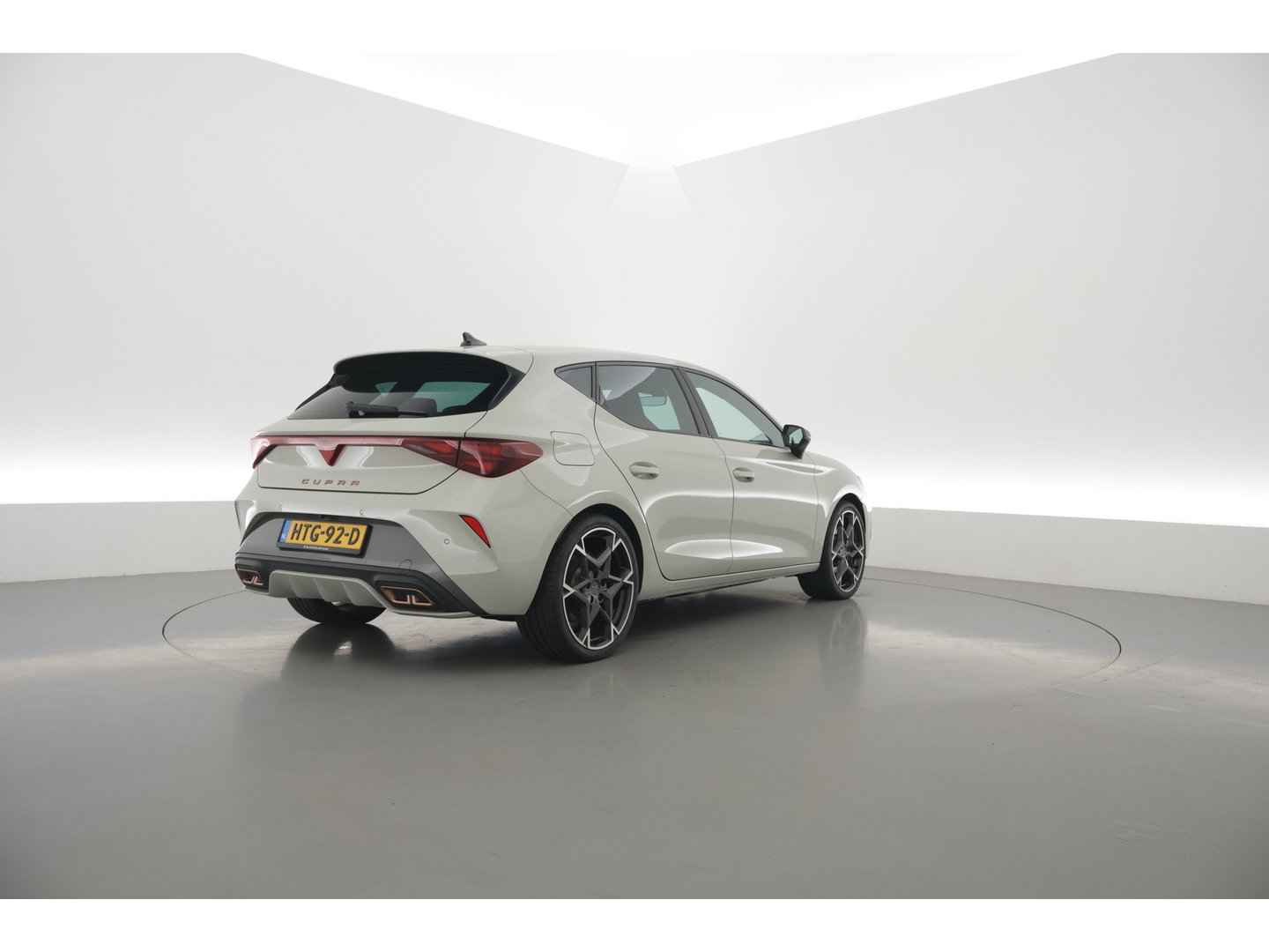 CUPRA Leon 1.5 TSI 272 PK e-Hybrid VZ Performance " Taiga Grey " | Adapt. Cruise | CarPlay | Keyless | Stoel-Stuurverw. | Navi | Memory | Camera | Sennheiser |