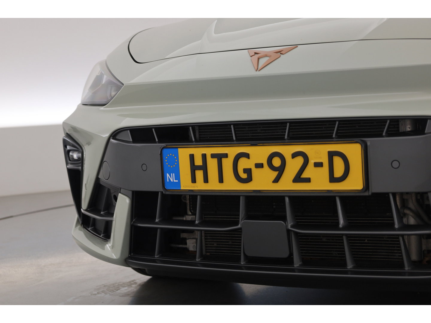 CUPRA Leon 1.5 TSI 272 PK e-Hybrid VZ Performance " Taiga Grey " | Adapt. Cruise | CarPlay | Keyless | Stoel-Stuurverw. | Navi | Memory | Camera | Sennheiser |