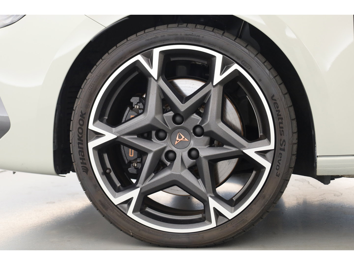 CUPRA Leon 1.5 TSI 272 PK e-Hybrid VZ Performance " Taiga Grey " | Adapt. Cruise | CarPlay | Keyless | Stoel-Stuurverw. | Navi | Memory | Camera | Sennheiser |