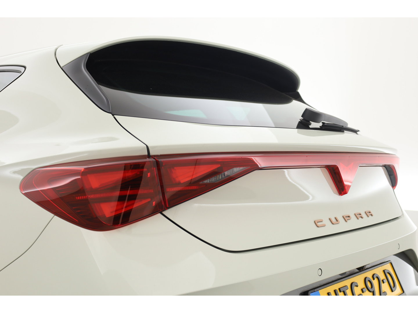 CUPRA Leon 1.5 TSI 272 PK e-Hybrid VZ Performance " Taiga Grey " | Adapt. Cruise | CarPlay | Keyless | Stoel-Stuurverw. | Navi | Memory | Camera | Sennheiser |