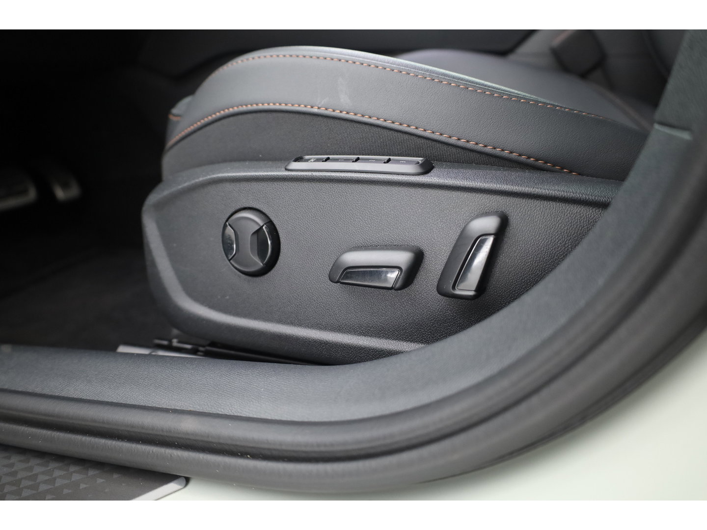 CUPRA Leon 1.5 TSI 272 PK e-Hybrid VZ Performance " Taiga Grey " | Adapt. Cruise | CarPlay | Keyless | Stoel-Stuurverw. | Navi | Memory | Camera | Sennheiser |