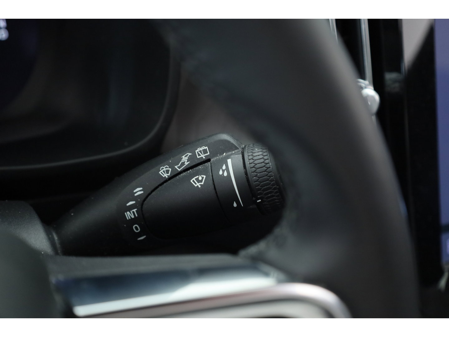 Volvo XC40 Recharge Ultimate 70 kWh | Pano-dak | 360 camera | Elek. stoelen | Stoel + stuurverwarming | H&K