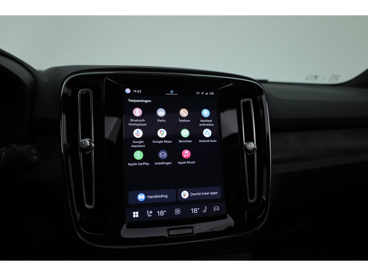 Volvo XC40 Recharge Ultimate 70 kWh | Pano-dak | 360 camera | Elek. stoelen | Stoel + stuurverwarming | H&K