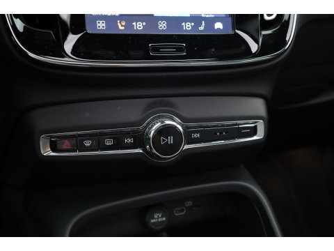 Volvo XC40 Recharge Ultimate 70 kWh | Pano-dak | 360 camera | Elek. stoelen | Stoel + stuurverwarming | H&K