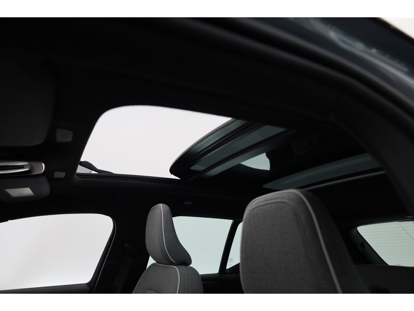 Volvo XC40 Recharge Ultimate 70 kWh | Pano-dak | 360 camera | Elek. stoelen | Stoel + stuurverwarming | H&K