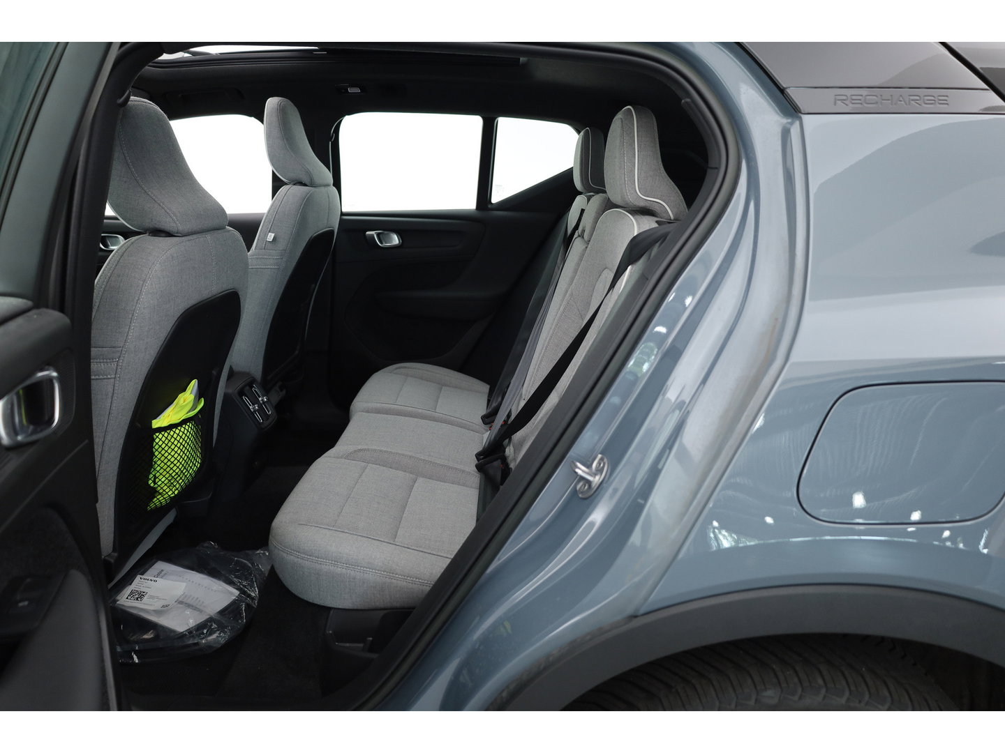Volvo XC40 Recharge Ultimate 70 kWh | Pano-dak | 360 camera | Elek. stoelen | Stoel + stuurverwarming | H&K