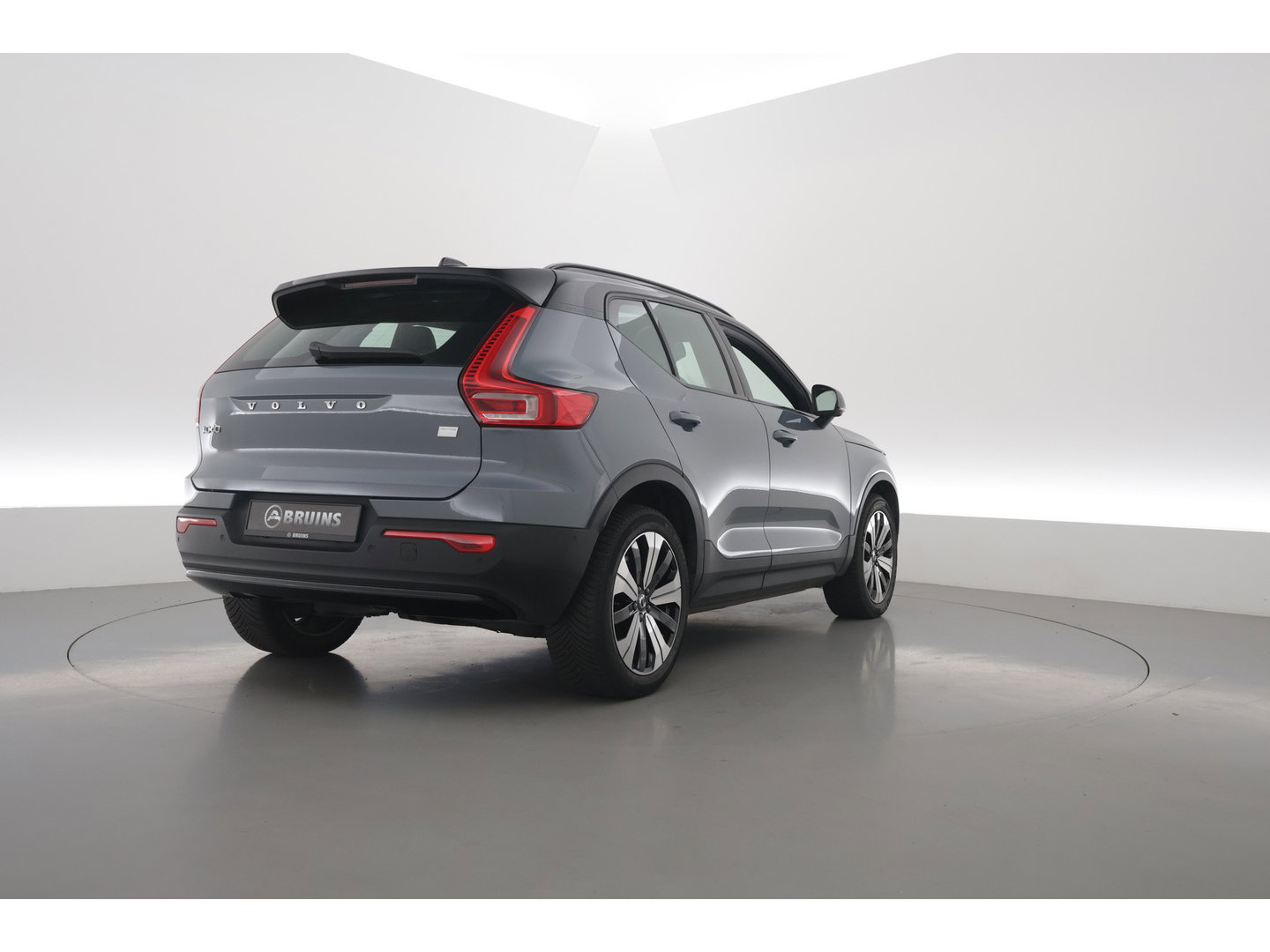 Volvo XC40 Recharge Ultimate 70 kWh | Pano-dak | 360 camera | Elek. stoelen | Stoel + stuurverwarming | H&K