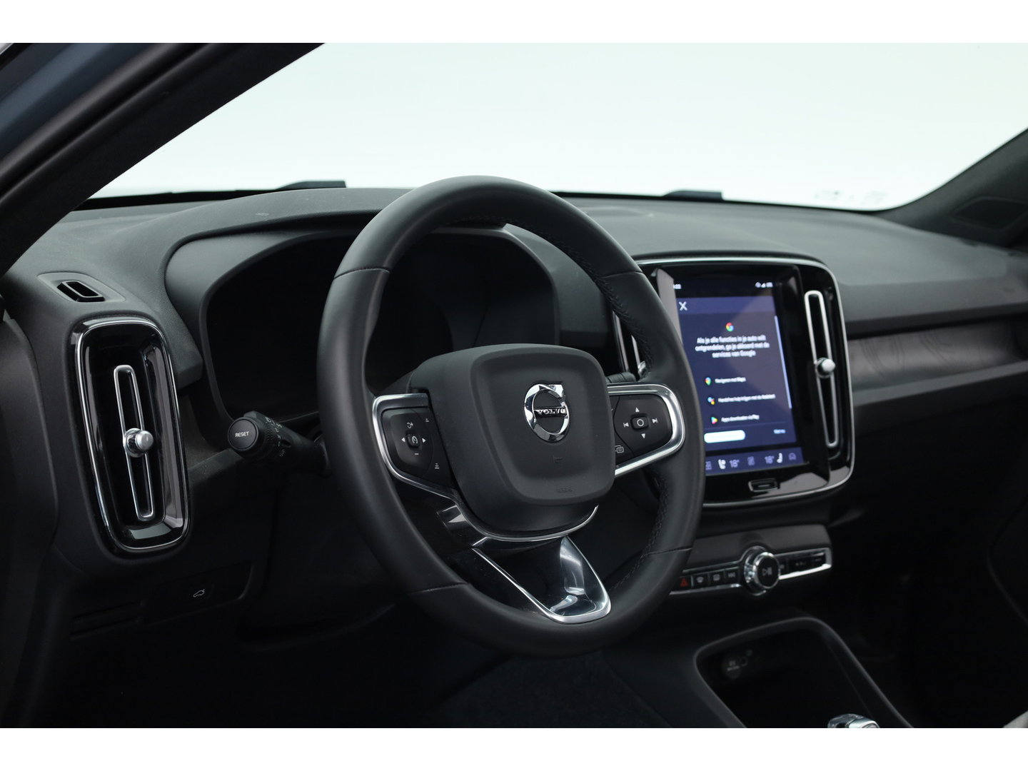 Volvo XC40 Recharge Ultimate 70 kWh | Pano-dak | 360 camera | Elek. stoelen | Stoel + stuurverwarming | H&K