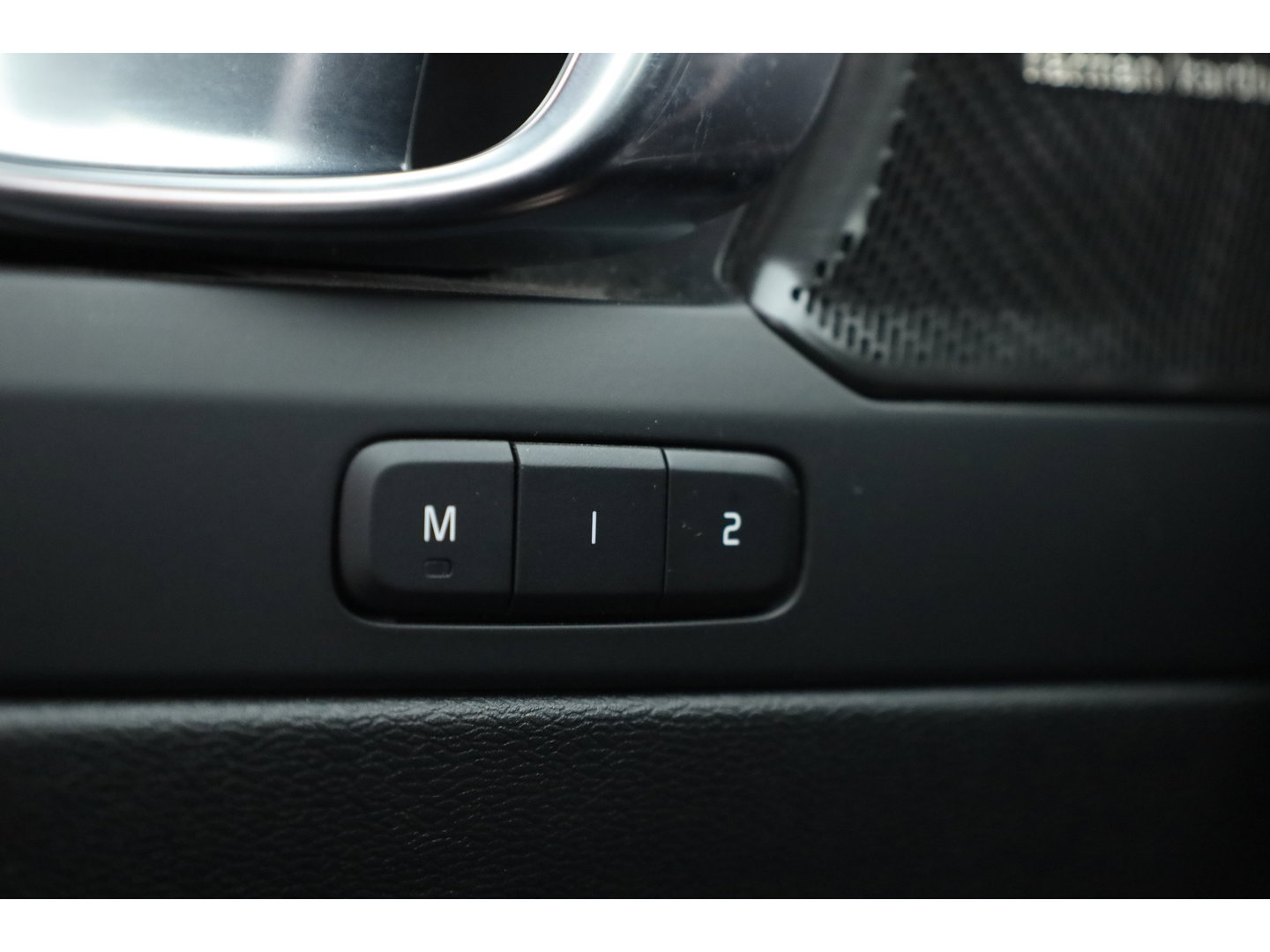 Volvo XC40 Recharge Ultimate 70 kWh | Pano-dak | 360 camera | Elek. stoelen | Stoel + stuurverwarming | H&K