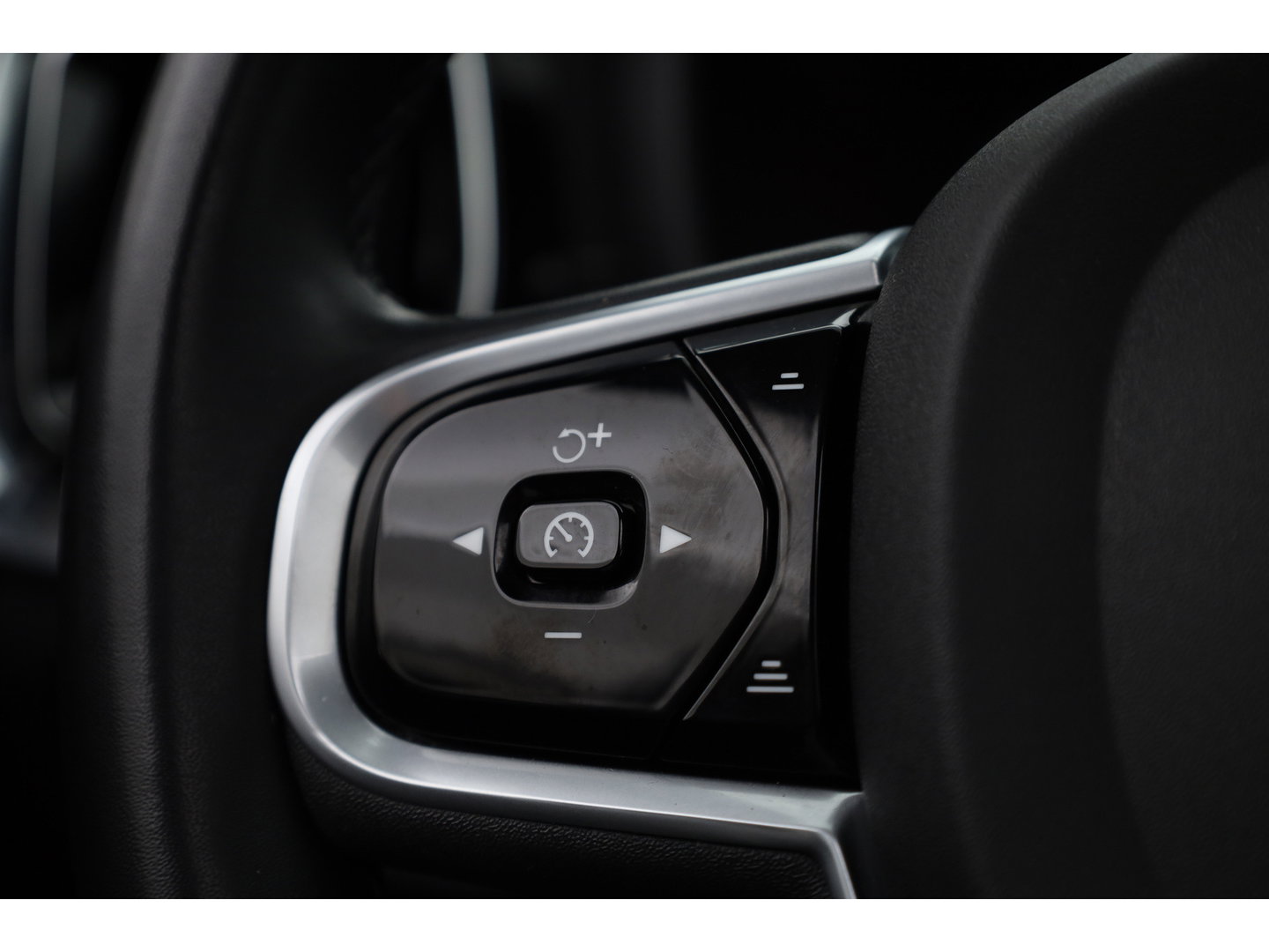 Volvo V60 2.0 T6 Recharge AWD R-Design | Pano | Camera | Pilot Assist | Memory Seats | Stoel- Stuurverw. | NAV+ CarPlay