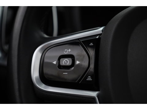 Volvo V60 2.0 T6 Recharge AWD R-Design | Pano | Camera | Pilot Assist | Memory Seats | Stoel- Stuurverw. | NAV+ CarPlay
