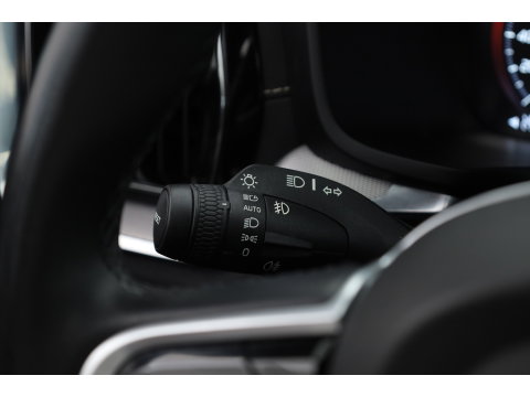 Volvo V60 2.0 T6 Recharge AWD R-Design | Pano | Camera | Pilot Assist | Memory Seats | Stoel- Stuurverw. | NAV+ CarPlay
