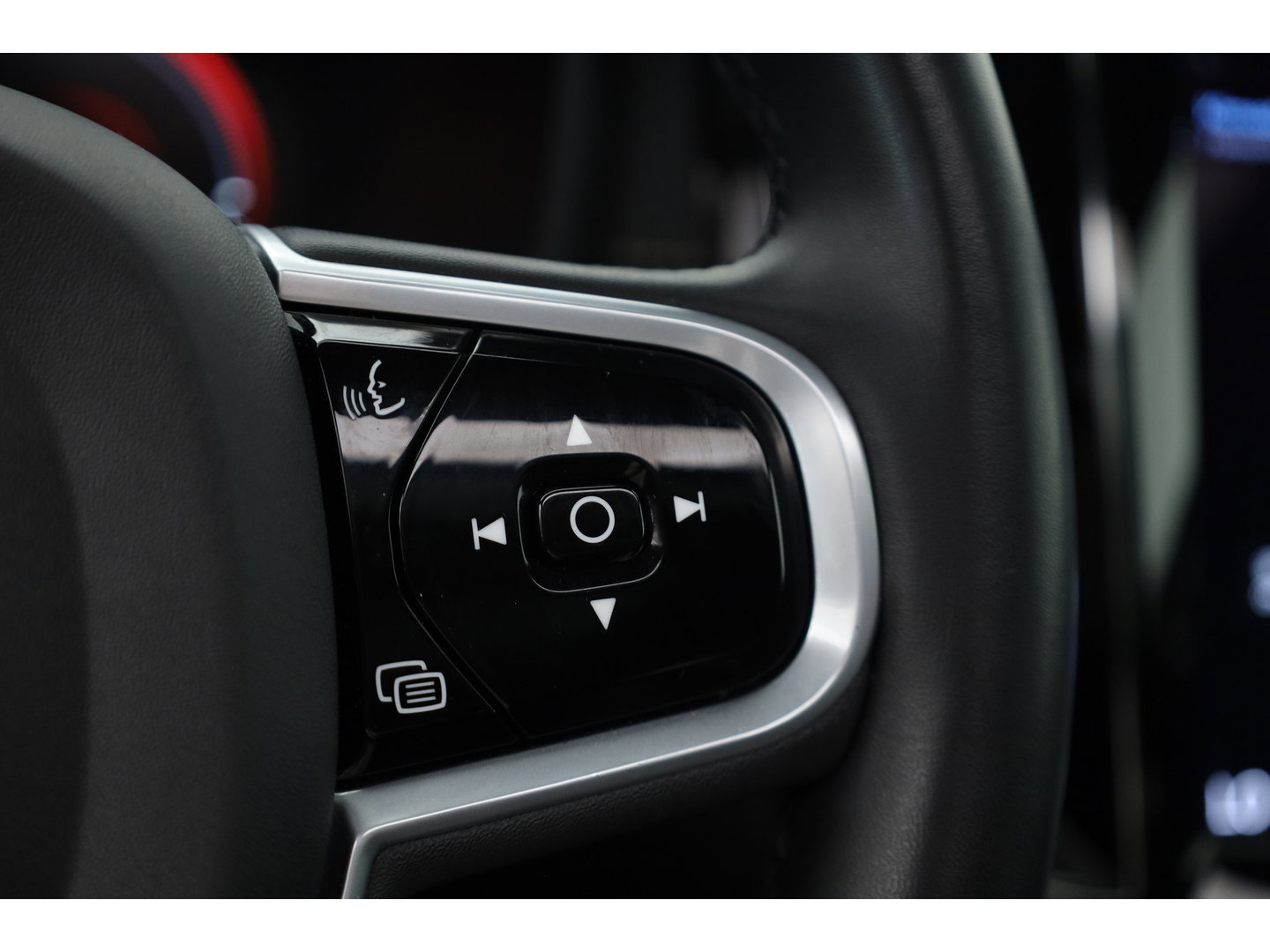 Volvo V60 2.0 T6 Recharge AWD R-Design | Pano | Camera | Pilot Assist | Memory Seats | Stoel- Stuurverw. | NAV+ CarPlay