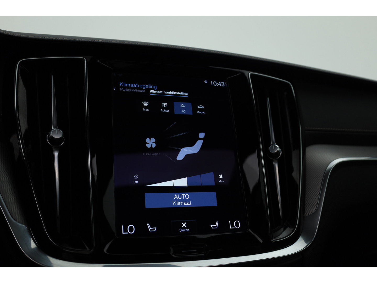 Volvo V60 2.0 T6 Recharge AWD R-Design | Pano | Camera | Pilot Assist | Memory Seats | Stoel- Stuurverw. | NAV+ CarPlay