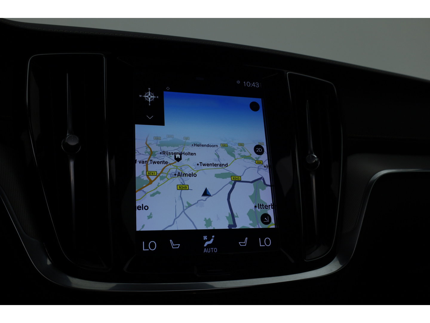 Volvo V60 2.0 T6 Recharge AWD R-Design | Pano | Camera | Pilot Assist | Memory Seats | Stoel- Stuurverw. | NAV+ CarPlay