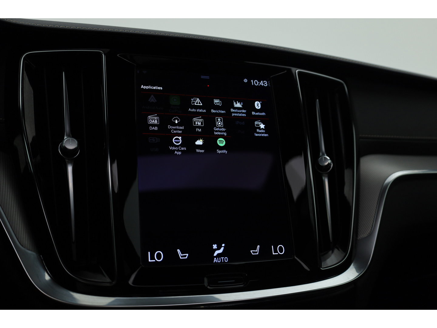Volvo V60 2.0 T6 Recharge AWD R-Design | Pano | Camera | Pilot Assist | Memory Seats | Stoel- Stuurverw. | NAV+ CarPlay