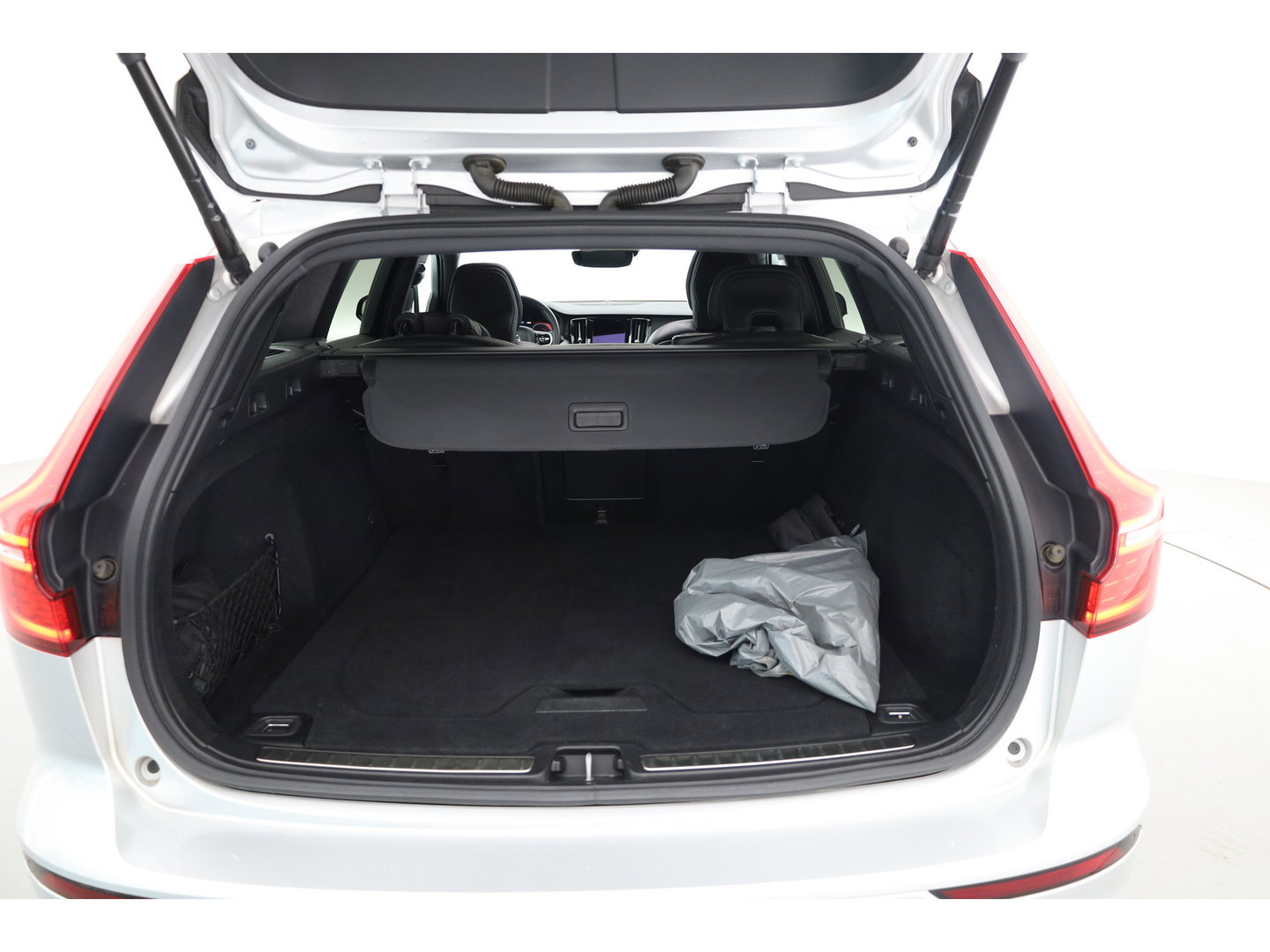 Volvo V60 2.0 T6 Recharge AWD R-Design | Pano | Camera | Pilot Assist | Memory Seats | Stoel- Stuurverw. | NAV+ CarPlay