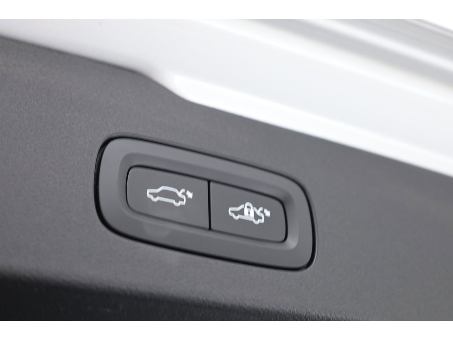 Volvo V60 2.0 T6 Recharge AWD R-Design | Pano | Camera | Pilot Assist | Memory Seats | Stoel- Stuurverw. | NAV+ CarPlay