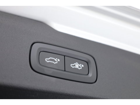 Volvo V60 2.0 T6 Recharge AWD R-Design | Pano | Camera | Pilot Assist | Memory Seats | Stoel- Stuurverw. | NAV+ CarPlay