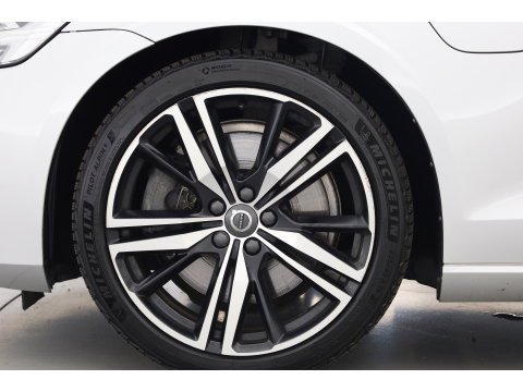 Volvo V60 2.0 T6 Recharge AWD R-Design | Pano | Camera | Pilot Assist | Memory Seats | Stoel- Stuurverw. | NAV+ CarPlay