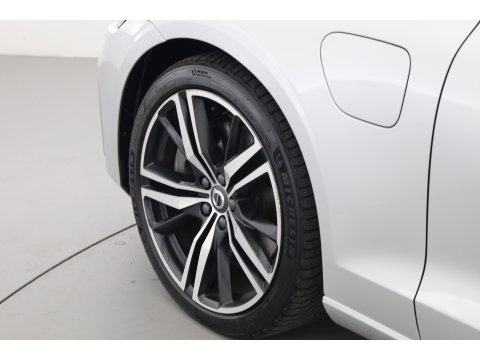 Volvo V60 2.0 T6 Recharge AWD R-Design | Pano | Camera | Pilot Assist | Memory Seats | Stoel- Stuurverw. | NAV+ CarPlay