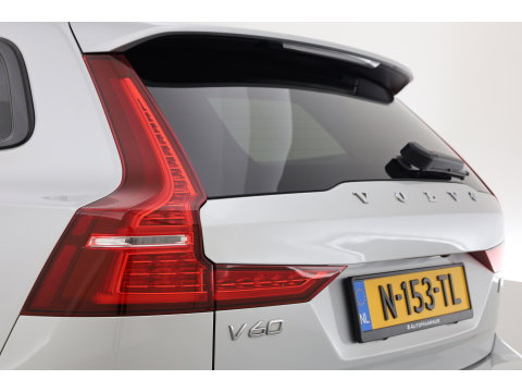 Volvo V60 2.0 T6 Recharge AWD R-Design | Pano | Camera | Pilot Assist | Memory Seats | Stoel- Stuurverw. | NAV+ CarPlay