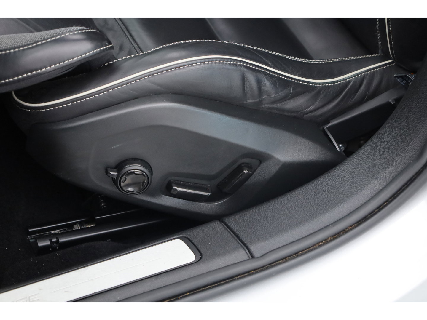 Volvo V60 2.0 T6 Recharge AWD R-Design | Pano | Camera | Pilot Assist | Memory Seats | Stoel- Stuurverw. | NAV+ CarPlay