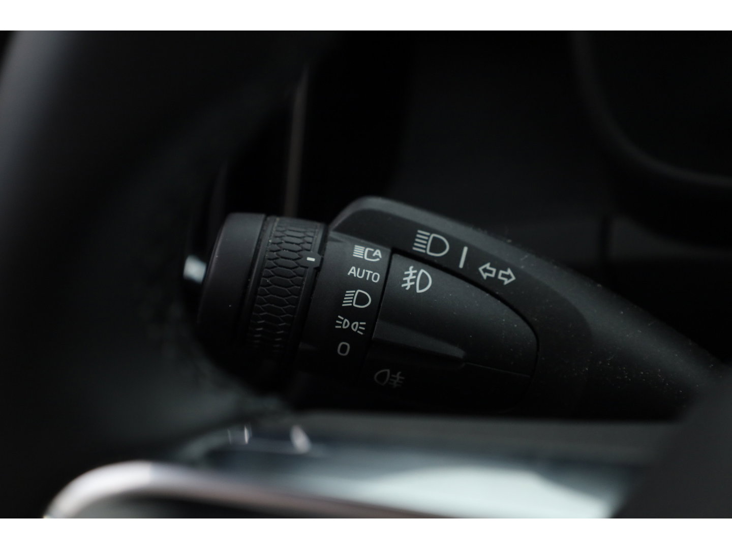 Volvo XC40 Single Motor Core 69 kWh | Camera | Cruise Ctrl. | Stoel- Stuurverw. | NAV+ CarPlay | All Seasons |