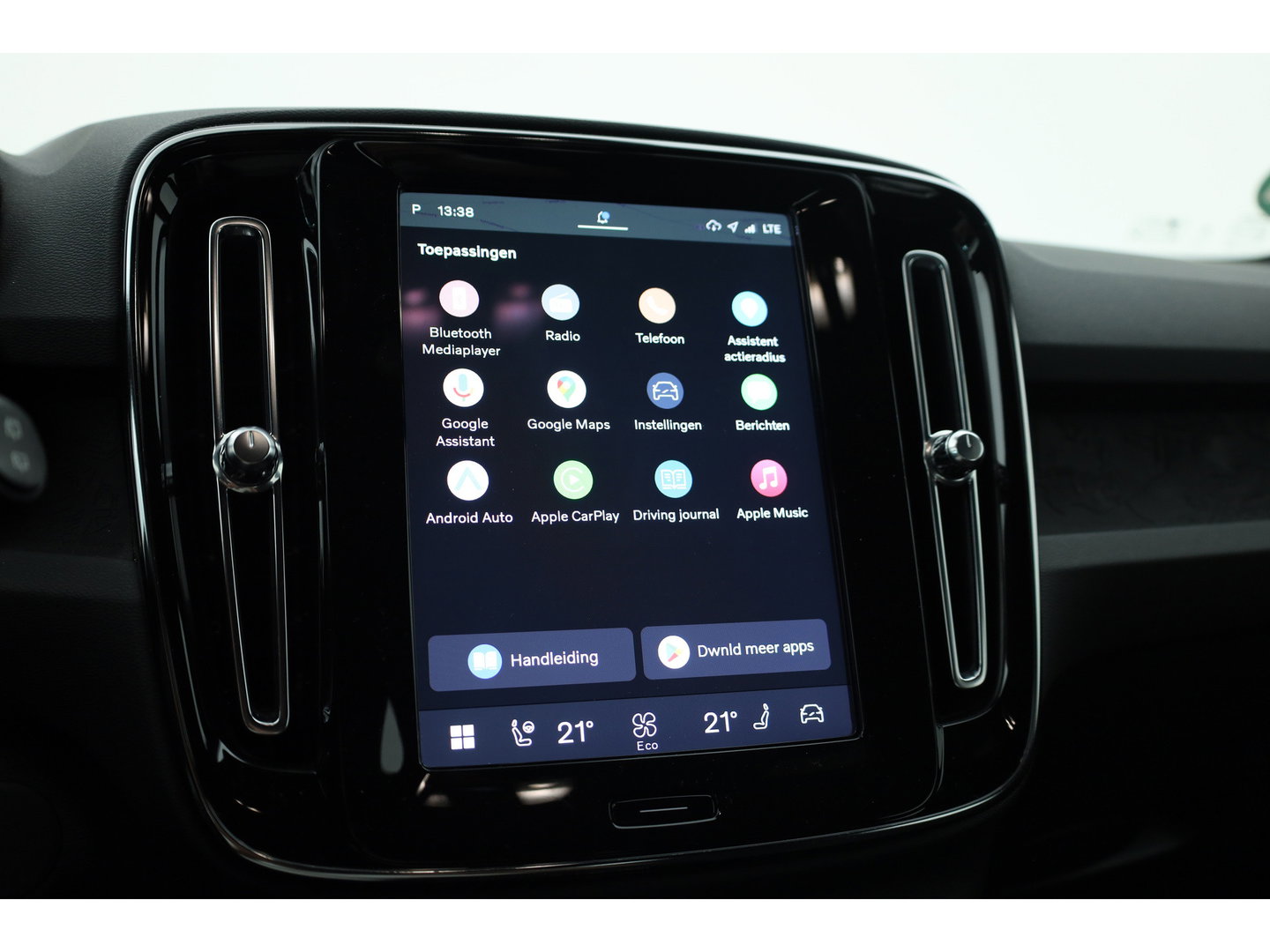 Volvo XC40 Single Motor Core 69 kWh | Camera | Cruise Ctrl. | Stoel- Stuurverw. | NAV+ CarPlay | All Seasons |