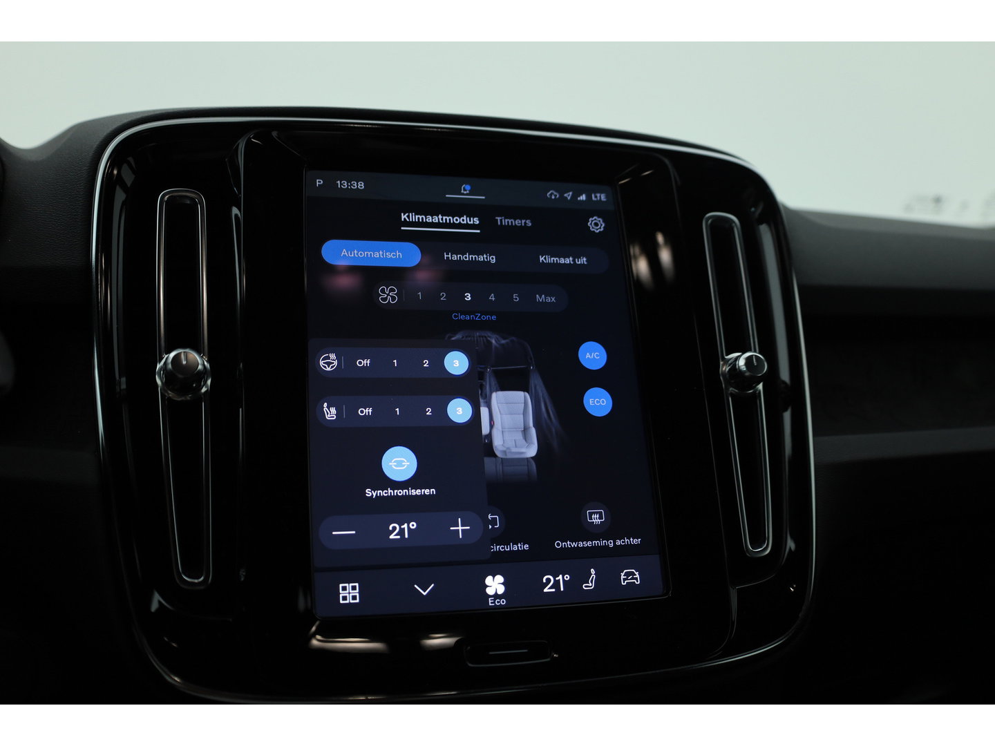 Volvo XC40 Single Motor Core 69 kWh | Camera | Cruise Ctrl. | Stoel- Stuurverw. | NAV+ CarPlay | All Seasons |