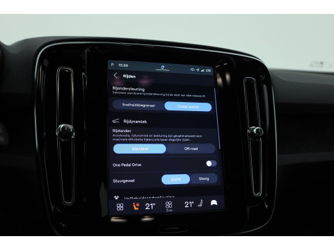 Volvo XC40 Single Motor Core 69 kWh | Camera | Cruise Ctrl. | Stoel- Stuurverw. | NAV+ CarPlay | All Seasons |