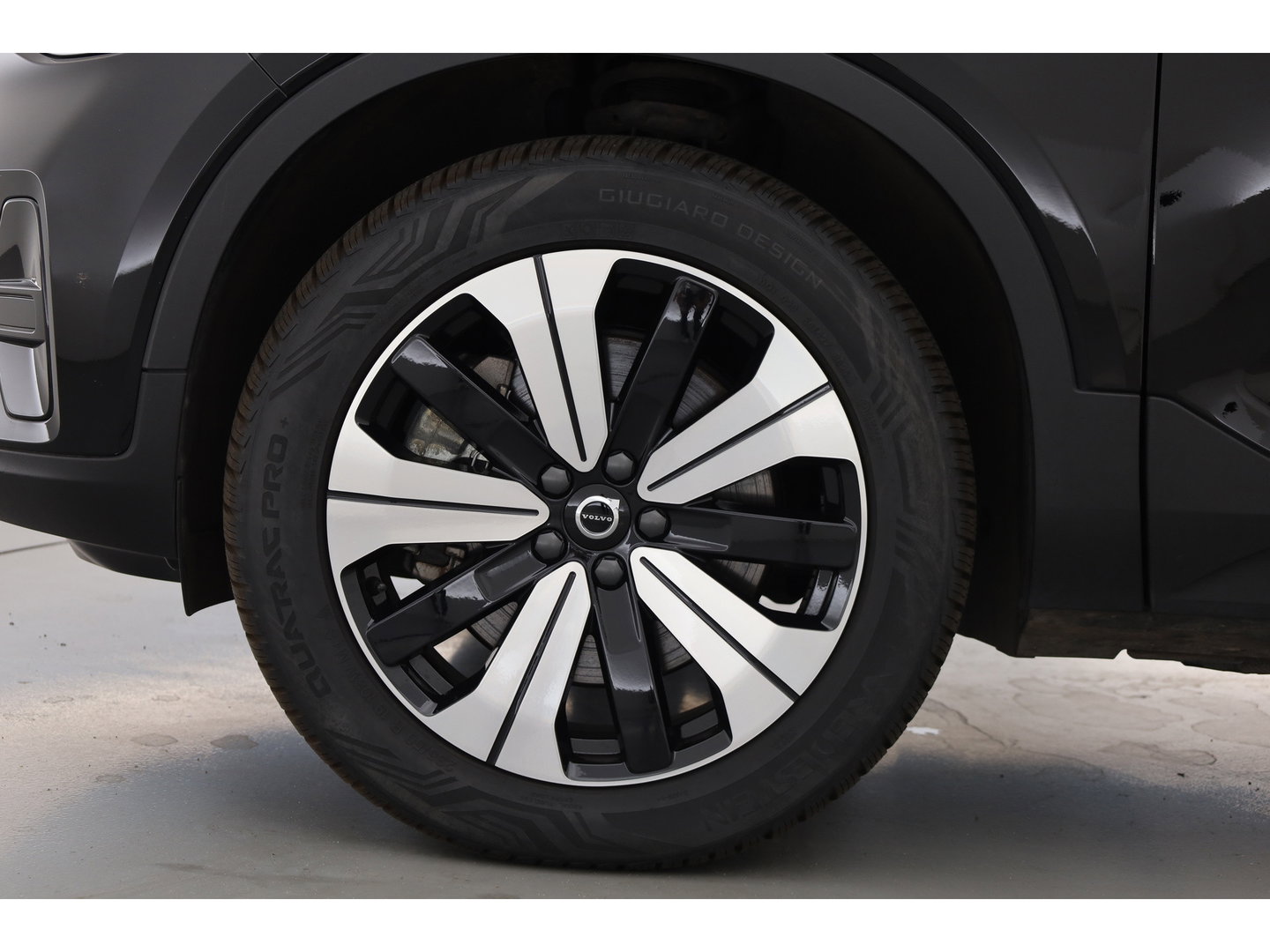 Volvo XC40 Single Motor Core 69 kWh | Camera | Cruise Ctrl. | Stoel- Stuurverw. | NAV+ CarPlay | All Seasons |