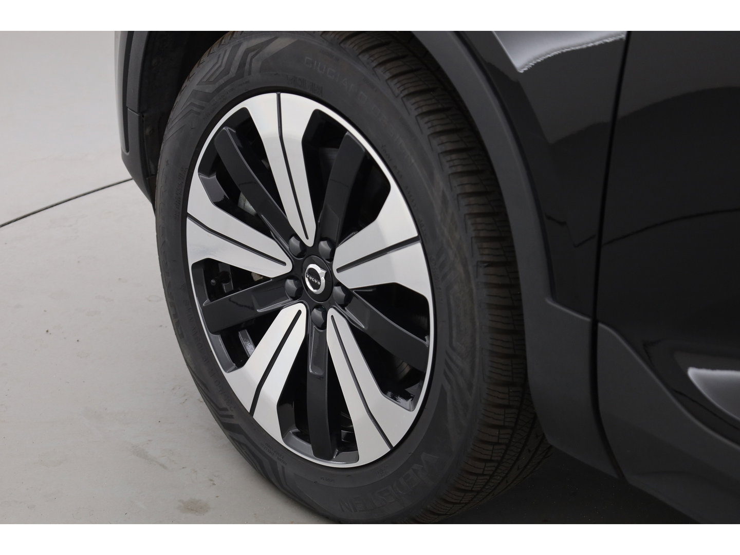 Volvo XC40 Single Motor Core 69 kWh | Camera | Cruise Ctrl. | Stoel- Stuurverw. | NAV+ CarPlay | All Seasons |
