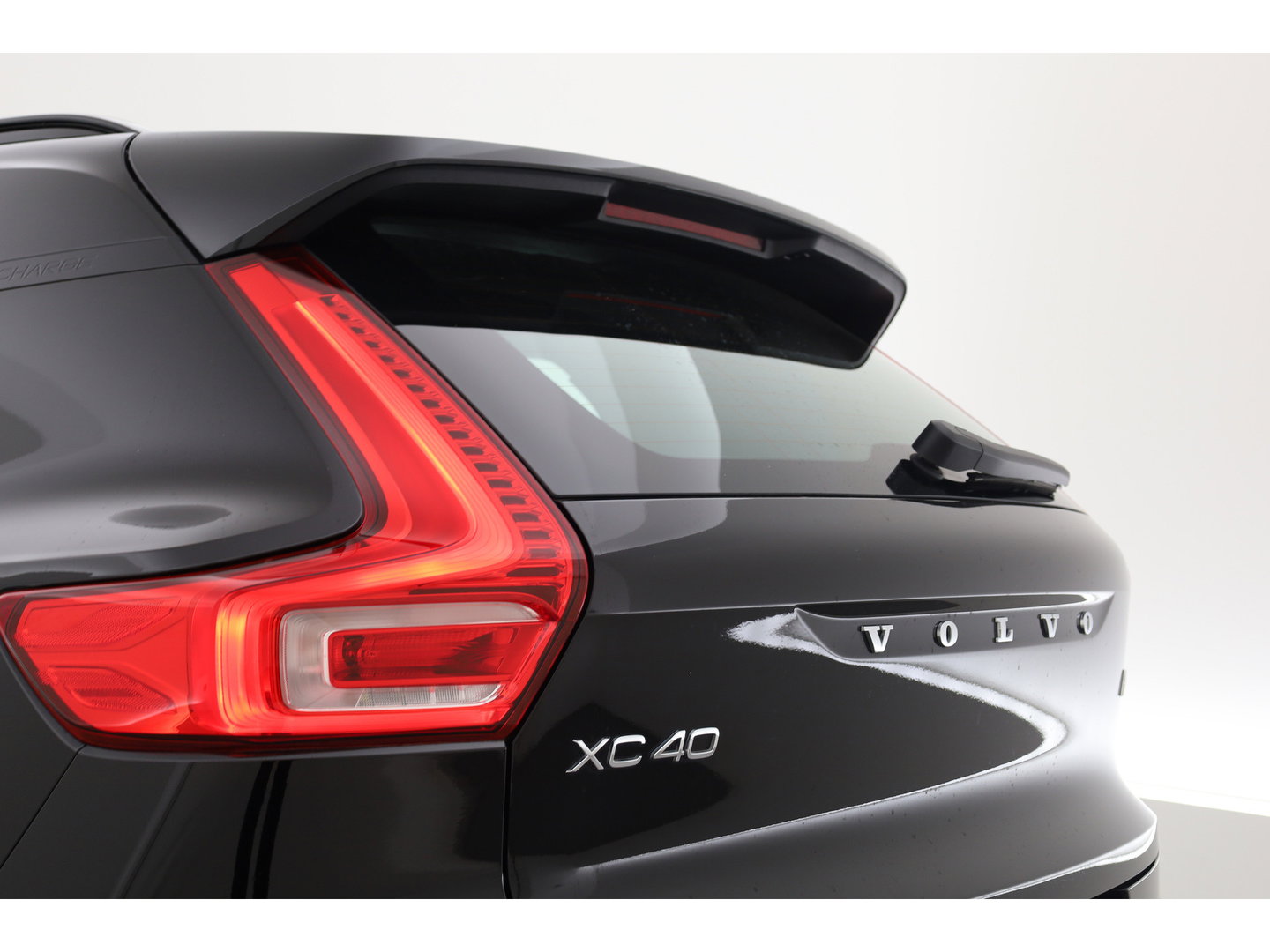 Volvo XC40 Single Motor Core 69 kWh | Camera | Cruise Ctrl. | Stoel- Stuurverw. | NAV+ CarPlay | All Seasons |