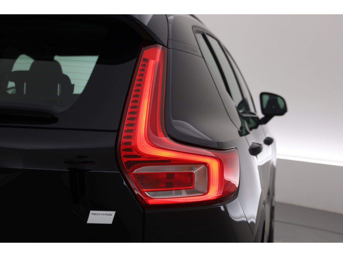 Volvo XC40 Single Motor Core 69 kWh | Camera | Cruise Ctrl. | Stoel- Stuurverw. | NAV+ CarPlay | All Seasons |