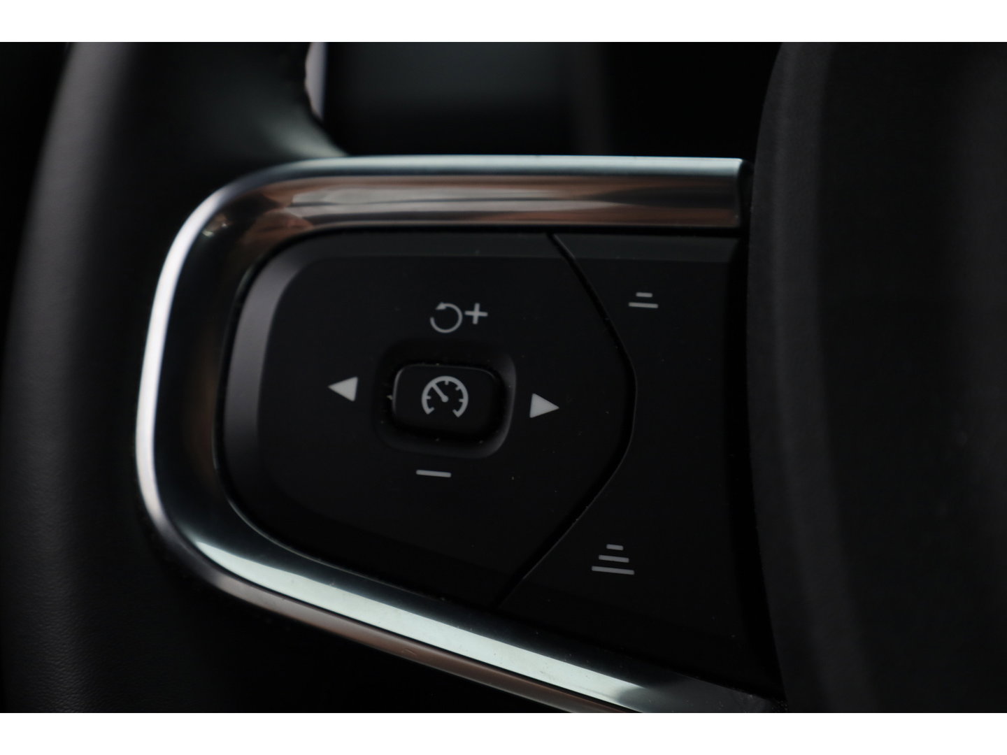 Volvo XC40 Single Motor Core 69 kWh | Camera | Cruise Ctrl. | Stoel- Stuurverw. | NAV+ CarPlay | All Seasons |