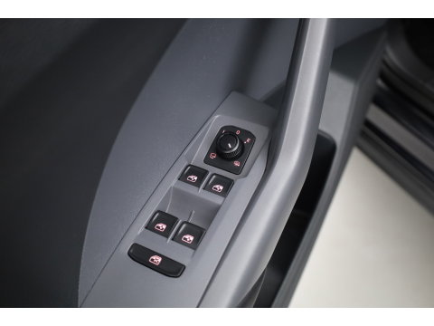 Volkswagen T-Cross 1.0 TSI R-Line | Dig. Cockpit | Trekhaak | Adapt. Cruise | Apple CarPlay | Stoelverw. | Navi | PDC V+A