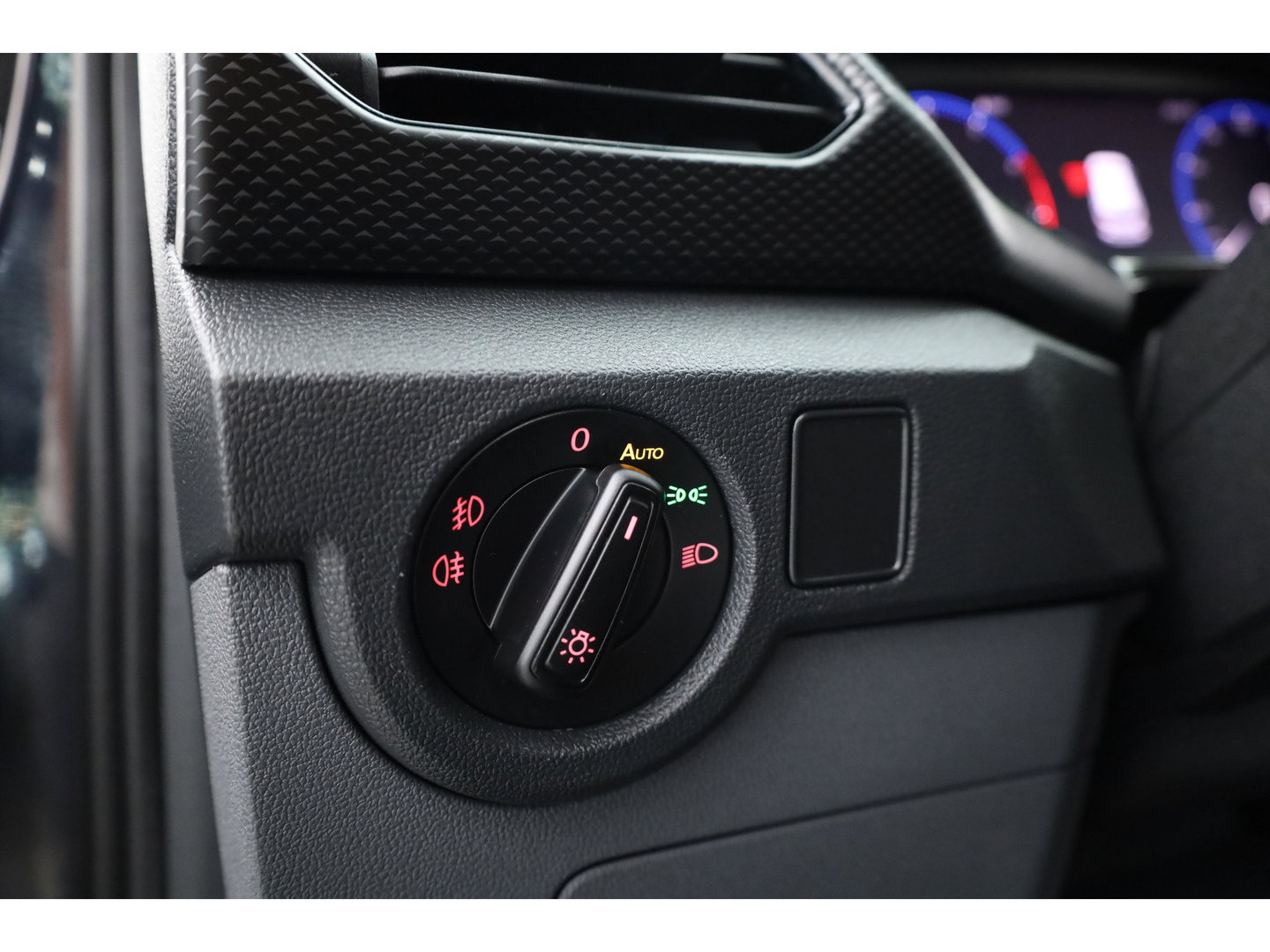 Volkswagen T-Cross 1.0 TSI R-Line | Dig. Cockpit | Trekhaak | Adapt. Cruise | Apple CarPlay | Stoelverw. | Navi | PDC V+A