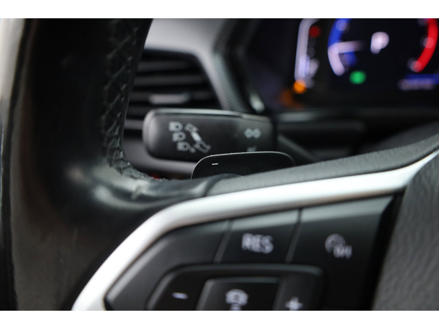 Volkswagen T-Cross 1.0 TSI R-Line | Dig. Cockpit | Trekhaak | Adapt. Cruise | Apple CarPlay | Stoelverw. | Navi | PDC V+A