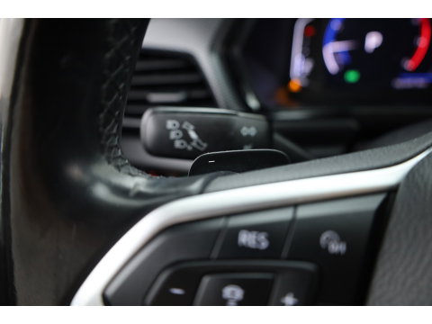 Volkswagen T-Cross 1.0 TSI R-Line | Dig. Cockpit | Trekhaak | Adapt. Cruise | Apple CarPlay | Stoelverw. | Navi | PDC V+A