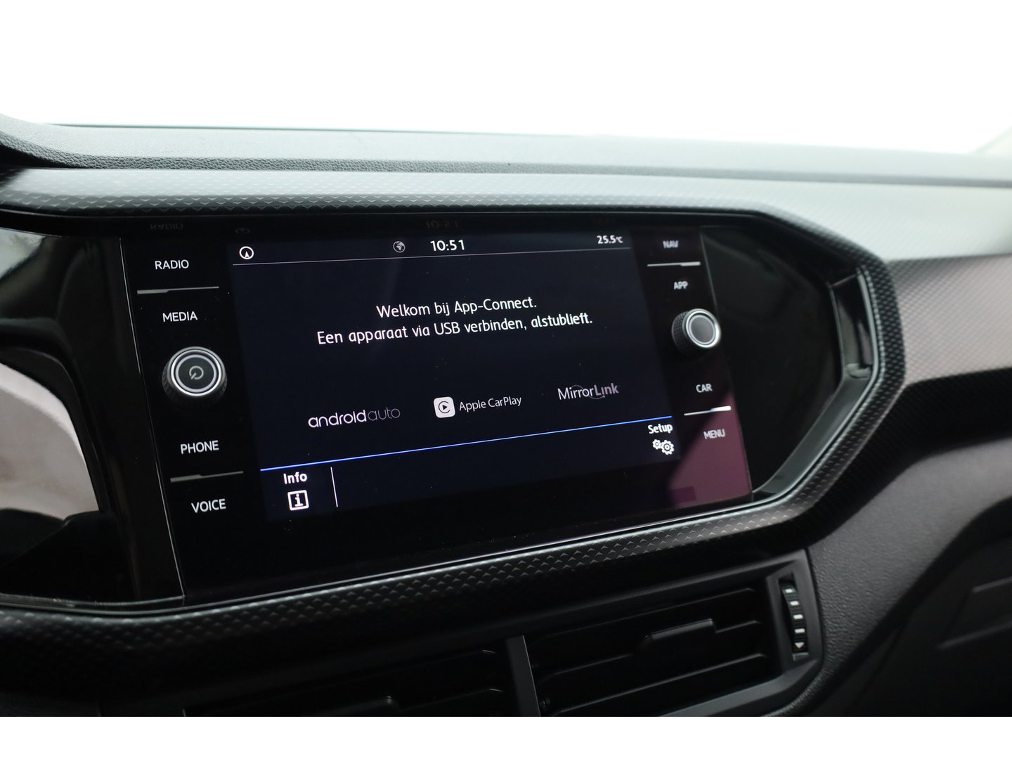 Volkswagen T-Cross 1.0 TSI R-Line | Dig. Cockpit | Trekhaak | Adapt. Cruise | Apple CarPlay | Stoelverw. | Navi | PDC V+A
