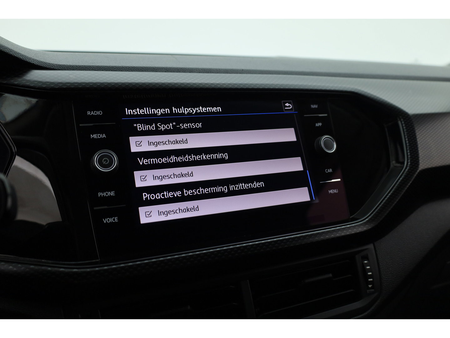 Volkswagen T-Cross 1.0 TSI R-Line | Dig. Cockpit | Trekhaak | Adapt. Cruise | Apple CarPlay | Stoelverw. | Navi | PDC V+A