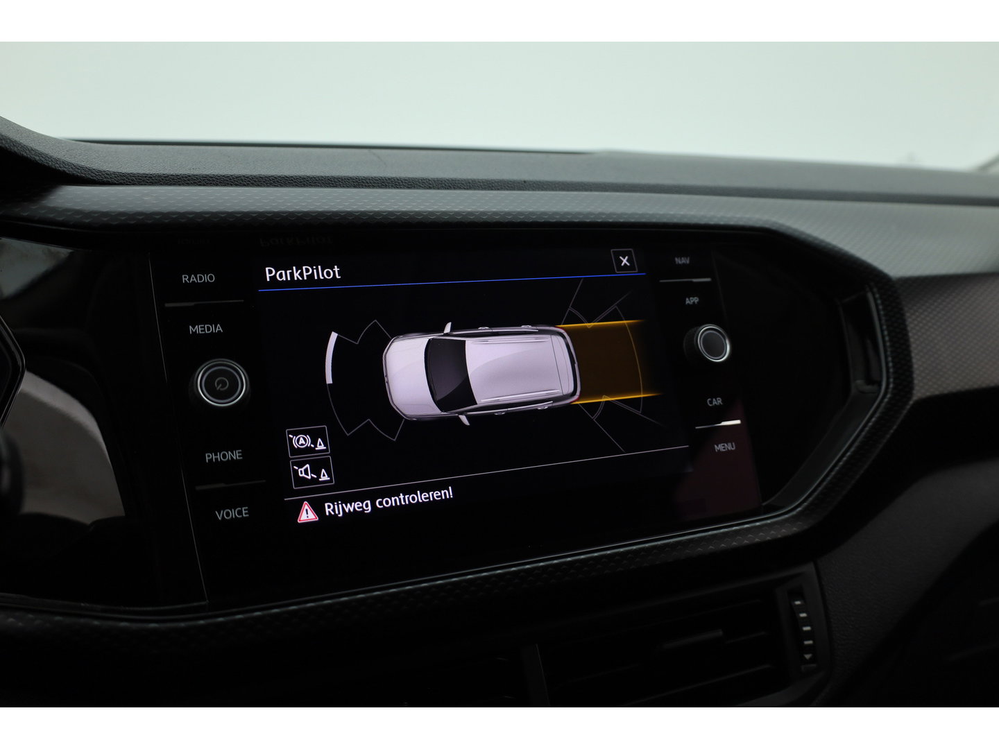 Volkswagen T-Cross 1.0 TSI R-Line | Dig. Cockpit | Trekhaak | Adapt. Cruise | Apple CarPlay | Stoelverw. | Navi | PDC V+A